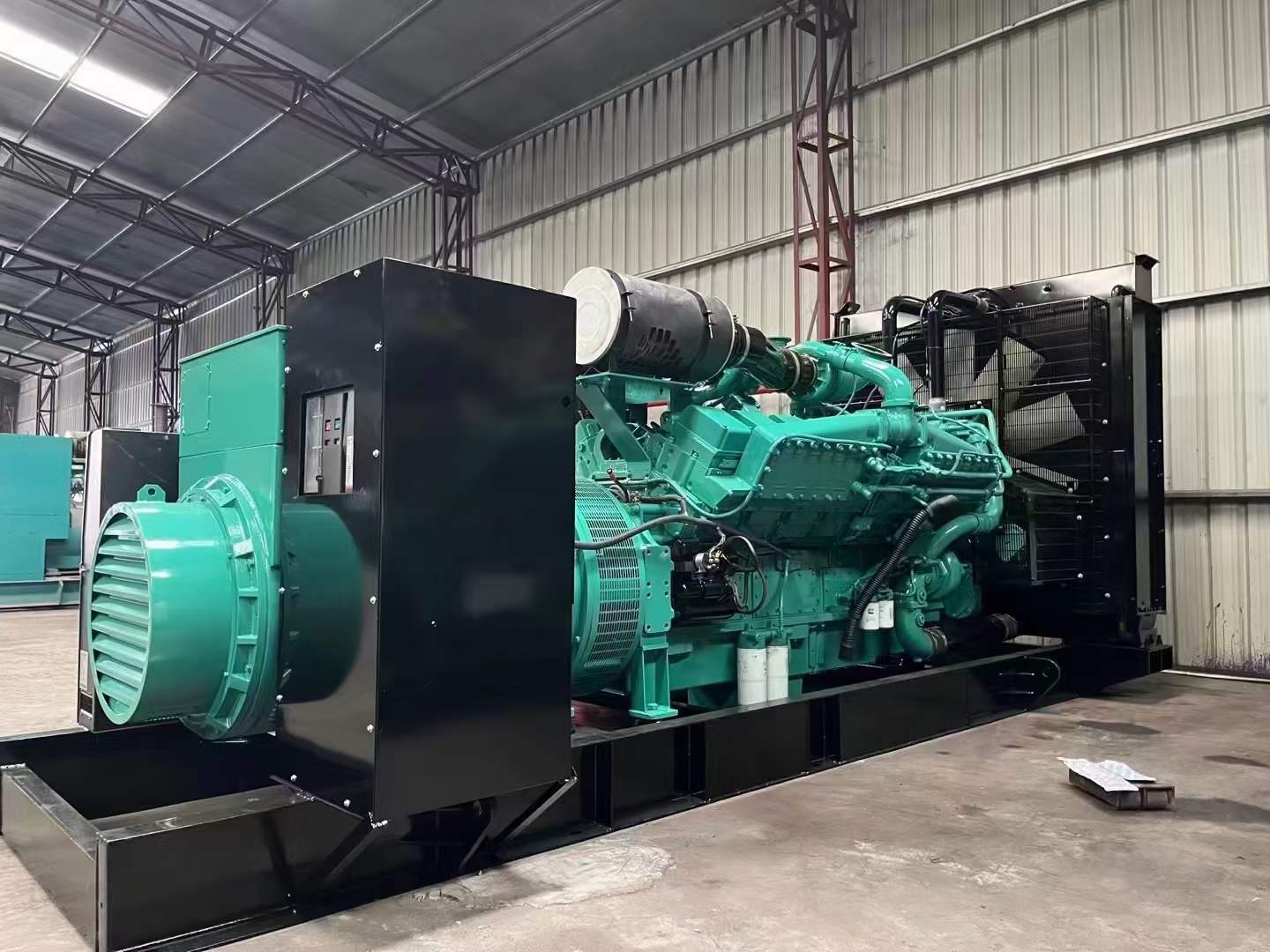 西山如何降低 800kW 柴油发电机输出电流的波动？