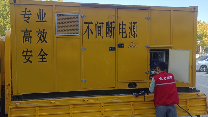 西山柴油发电机组和UPS电源配合使用时，如何避免切换过程中的电力中断？
